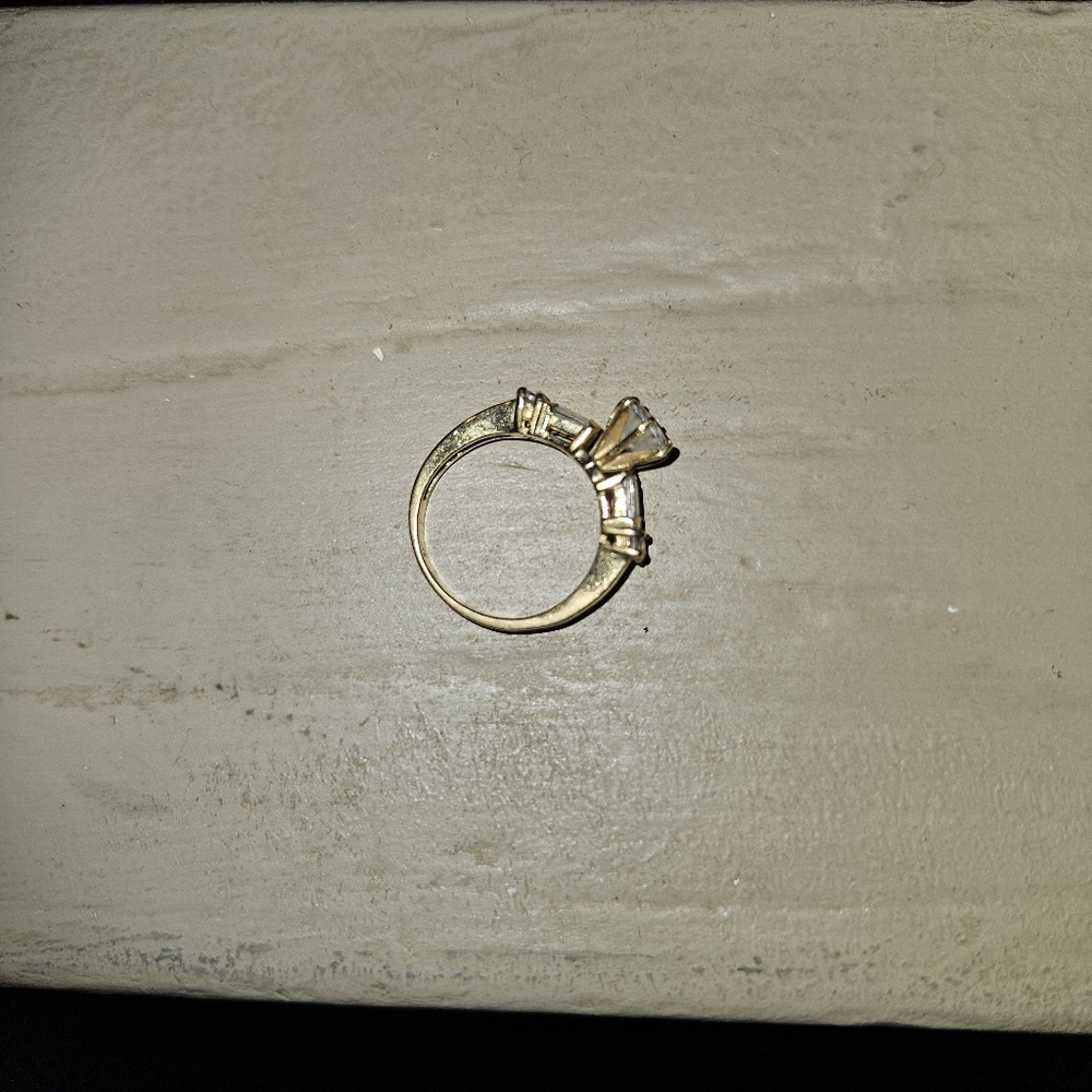 Womens Ring size 7